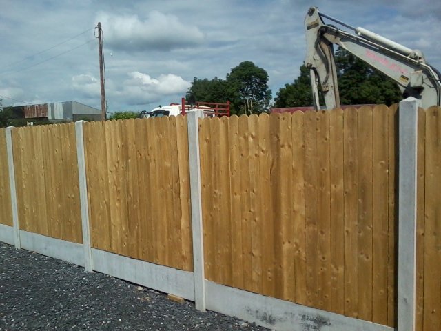 round top picket panel fencing